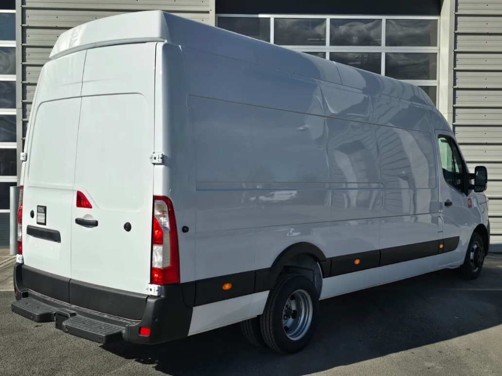 Renault Master Red Edition L4H3 RTWD 145BHP 4