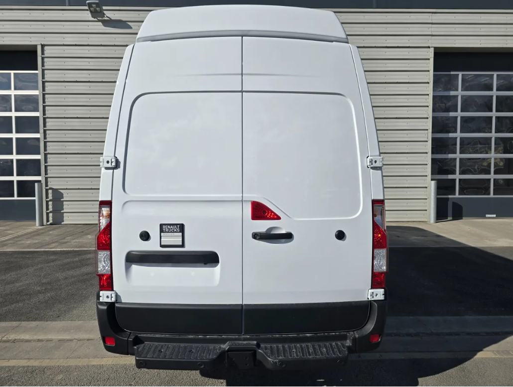 Renault Master Red Edition L4H3 RTWD 145BHP 6