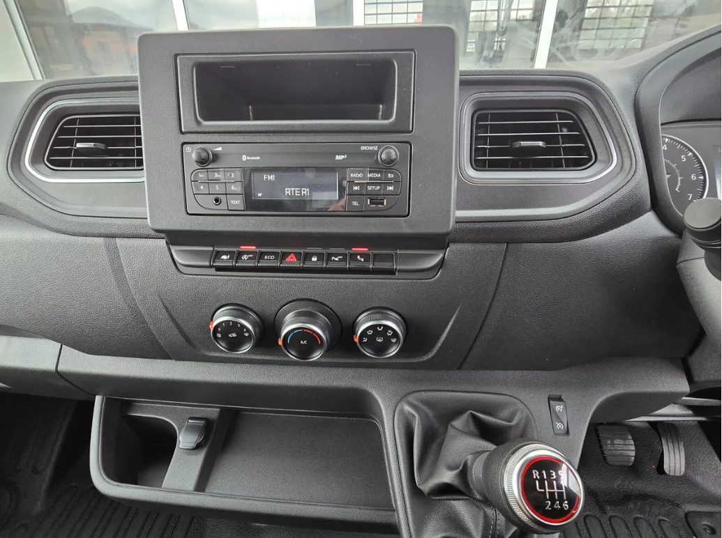Renault Master Red Edition L4H3 RTWD 145BHP 9