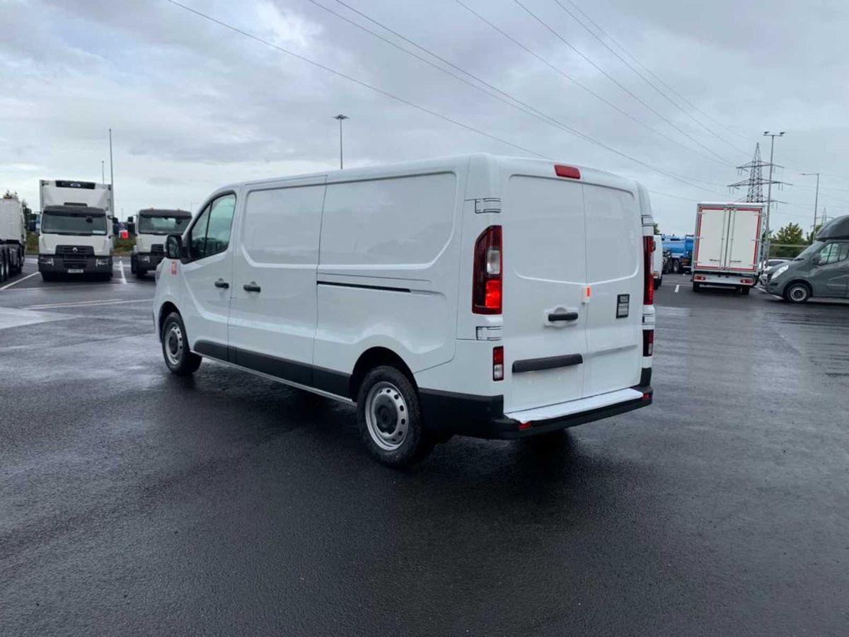 Renault Trafic Red Edition 6