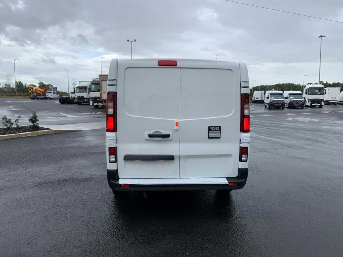 Renault Trafic Red Edition 7