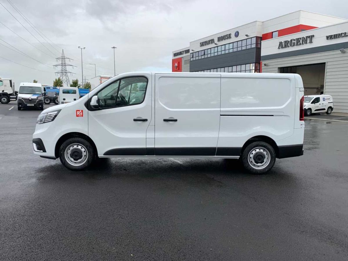 Renault Trafic Red edition 5